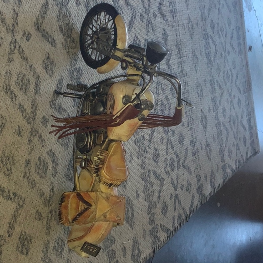 INDIAN CHIEF LARGE METAL 1922